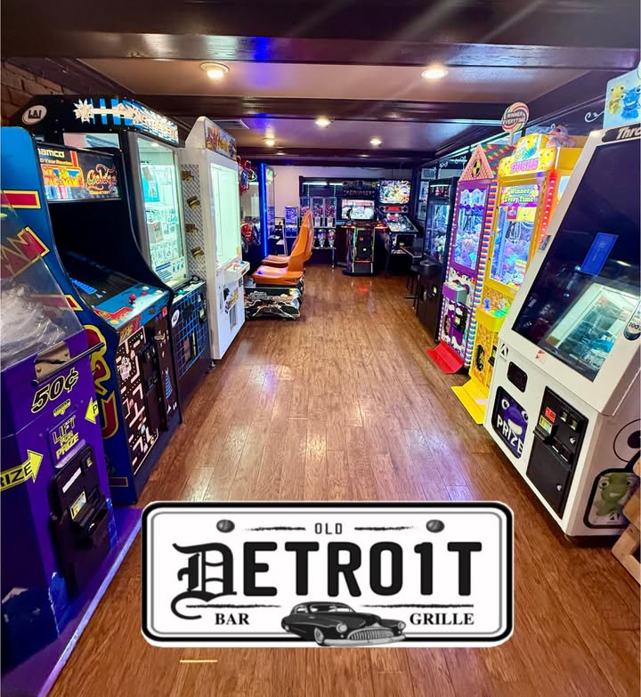 👶🍽️ **Kids Eat Free Wednesdays at Old Detroit Bar and Grille 🍽️👶