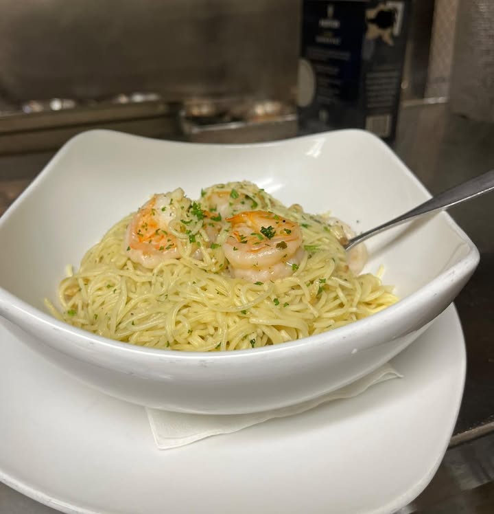 Come in and enjoy our delicious Italian meals for happy hour!