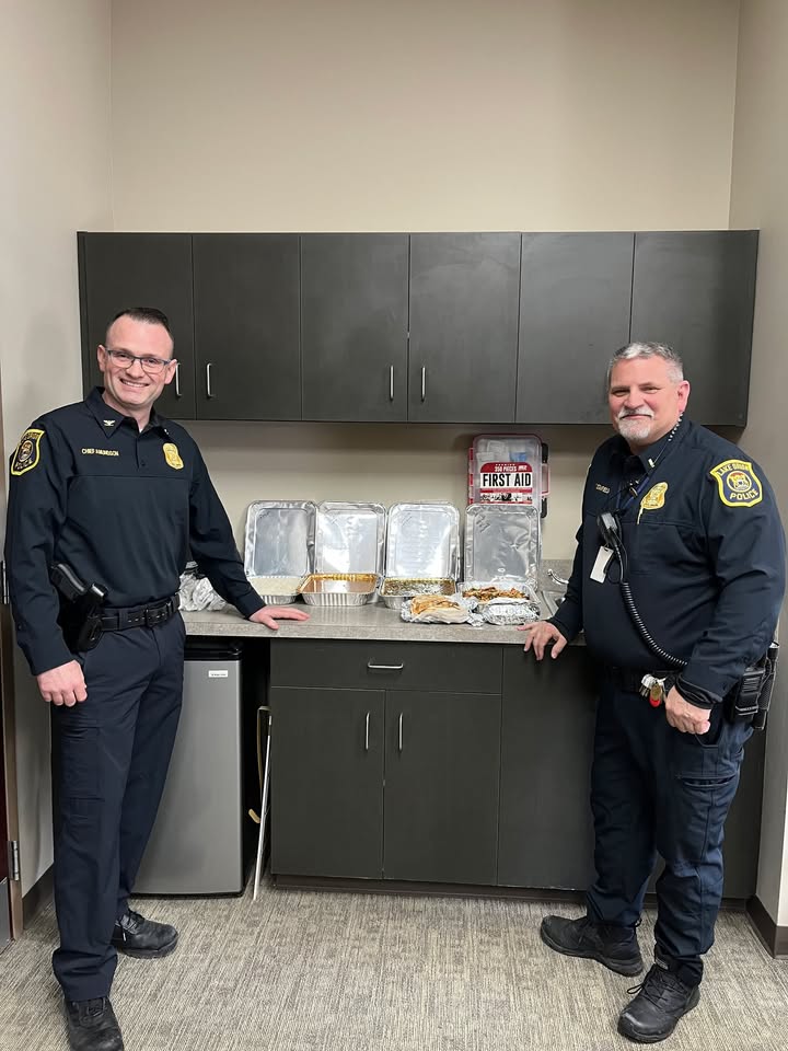 😍 We were honored to partner with the Lake Orion Police Department to provide a FREE lunch!